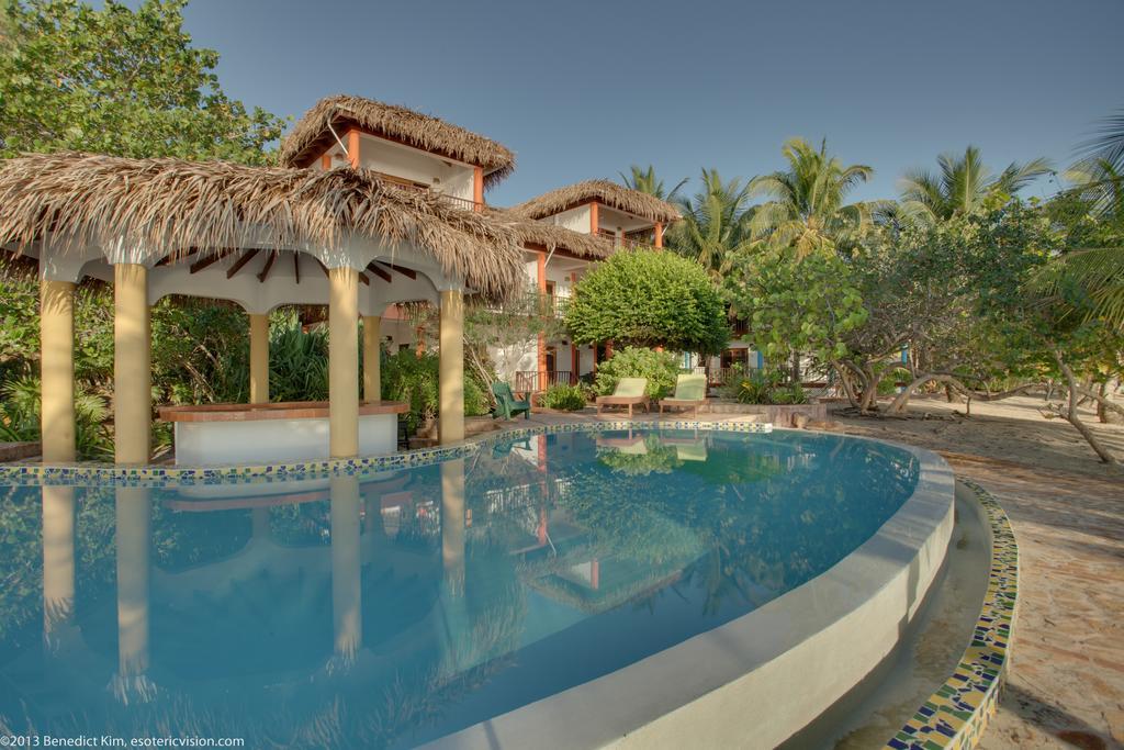Robert'S Grove Beach Resort Placencia Exterior photo